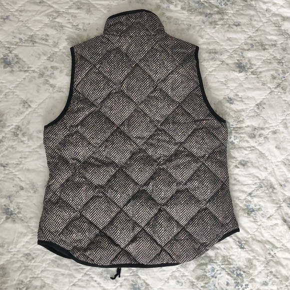 J Crew Factory Black and Cream Puffer Vest - Picture 2 of 8